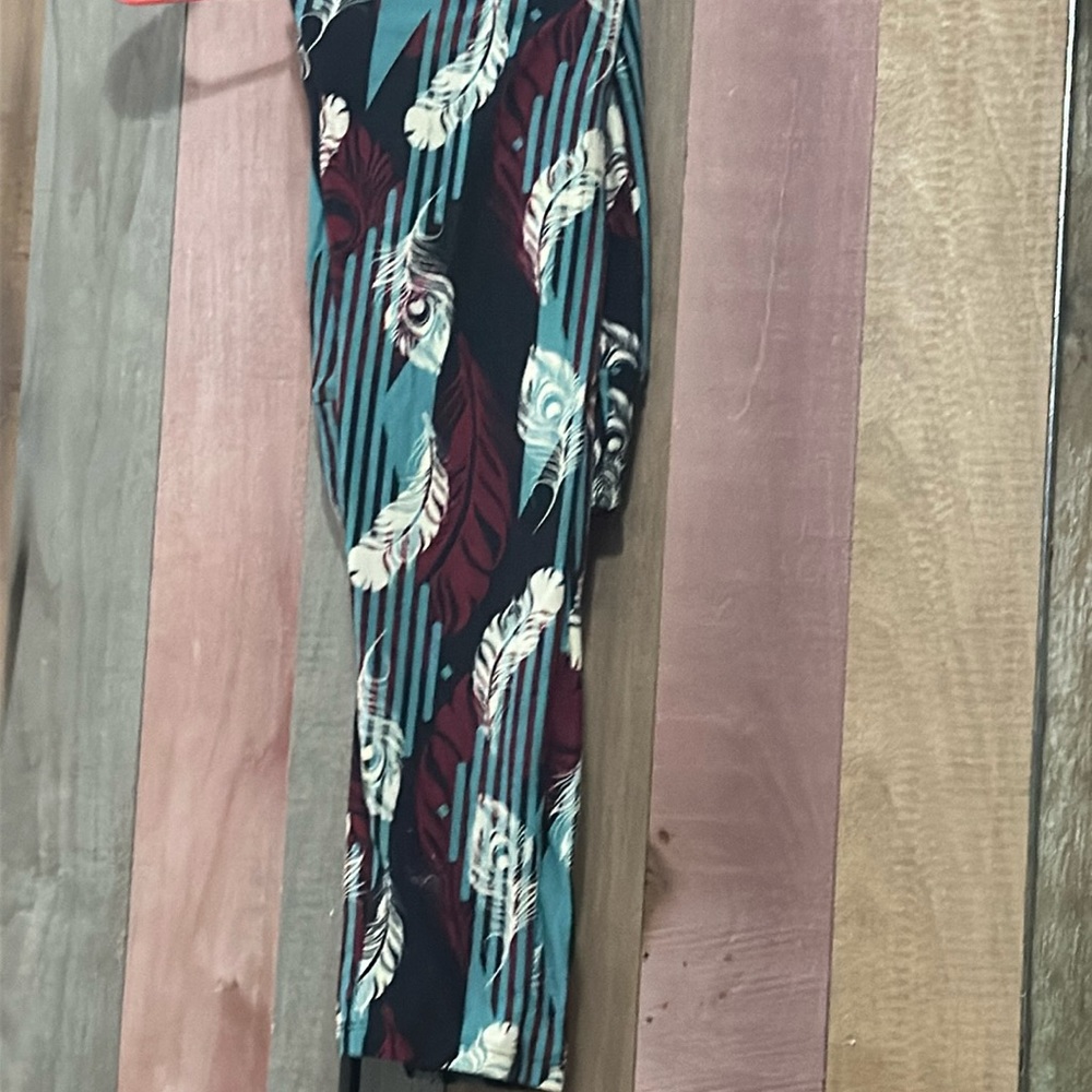 LuLaRoe leggings- feathers